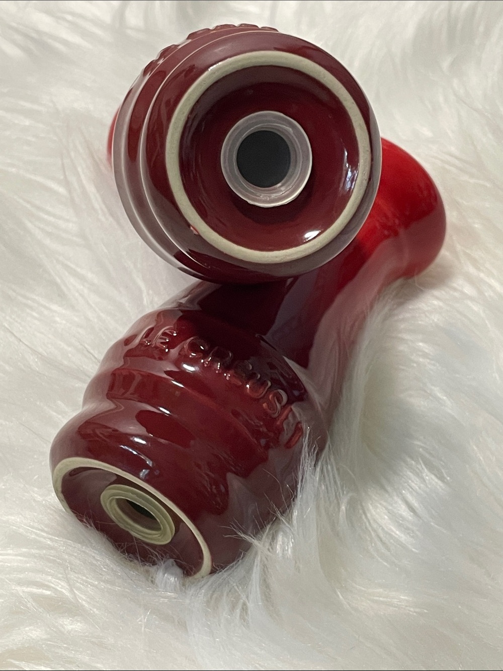 Le Creuset Cerise salt & pepper shakers - Picture 6 of 7